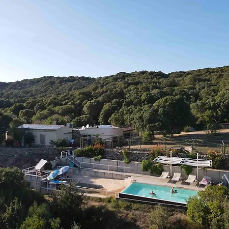 Farm stay Li Pireddi